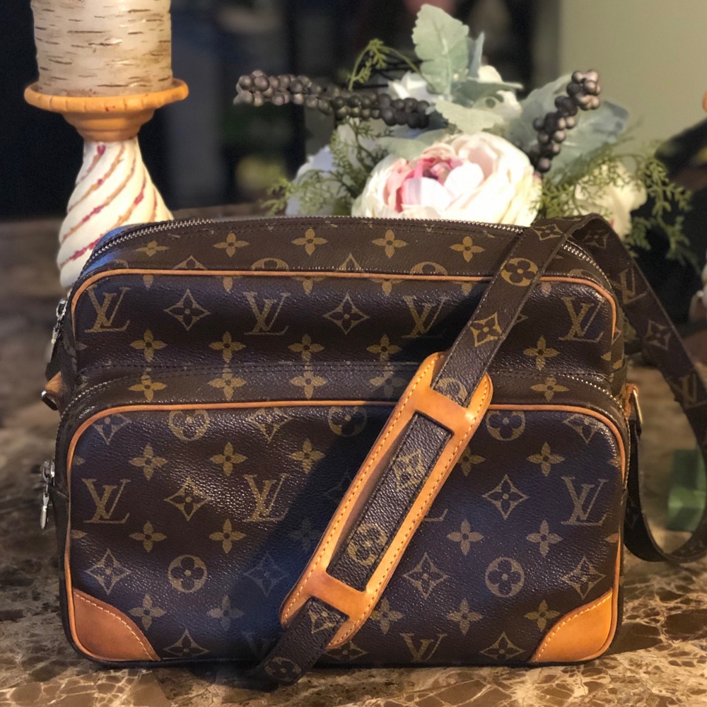 AUTH Louis Vuitton Nil & DUSTBAG 🌺PRISTINE COND🌺 - Picture 1 of 8